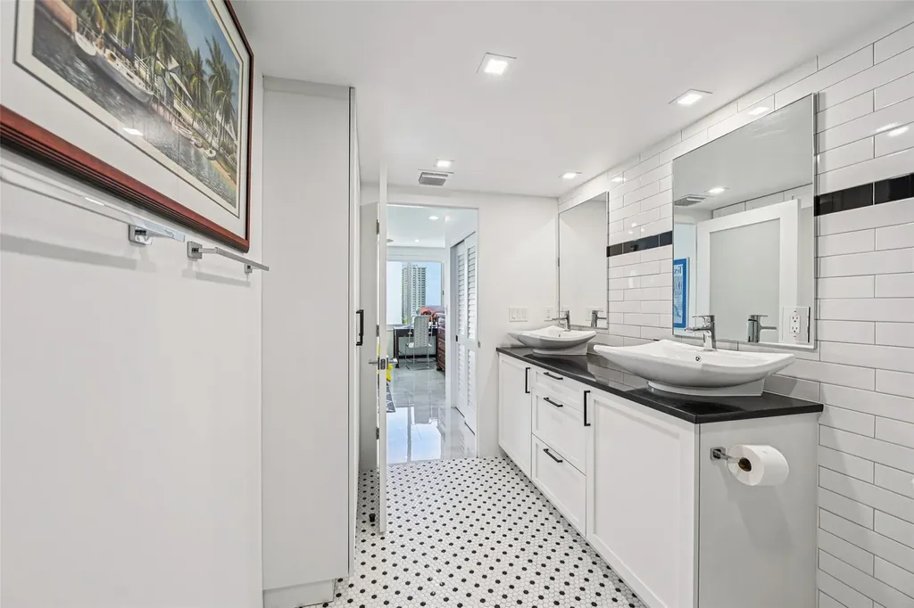 3233 NE 34th Street Fort Lauderdale FL 33308