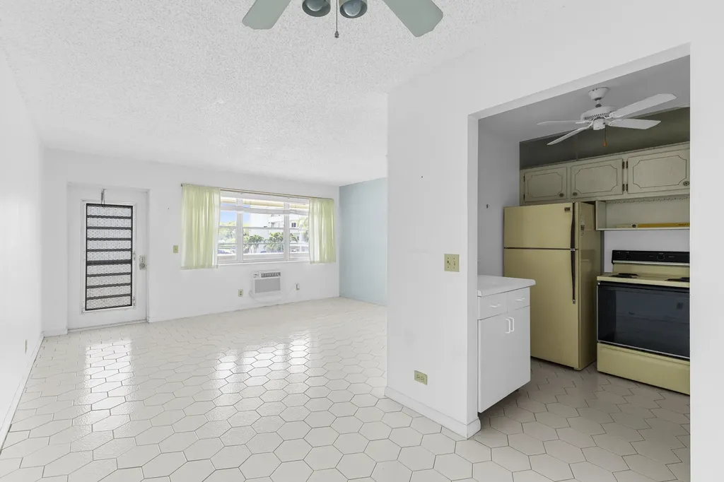 72 Ashby B Deerfield Beach FL 33442