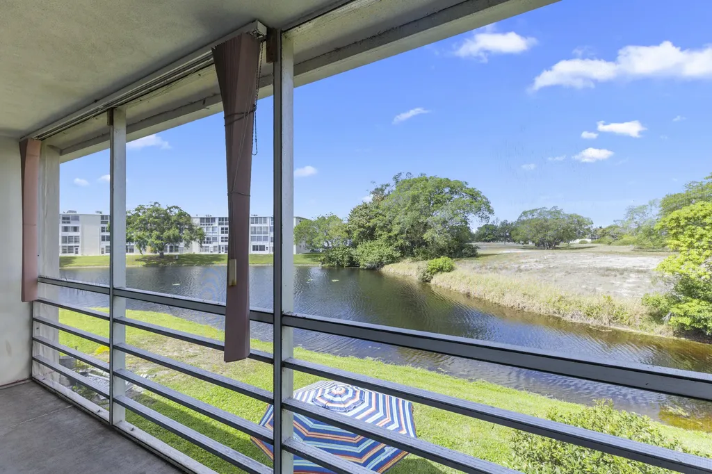 72 Ashby B Deerfield Beach FL 33442