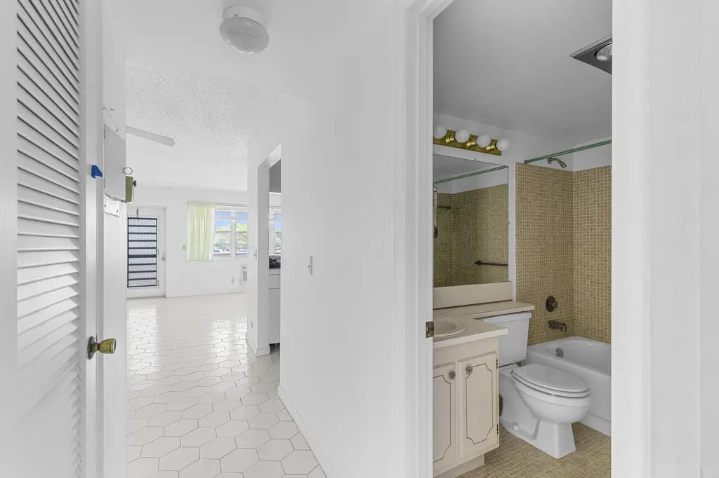 72 Ashby B Deerfield Beach FL 33442