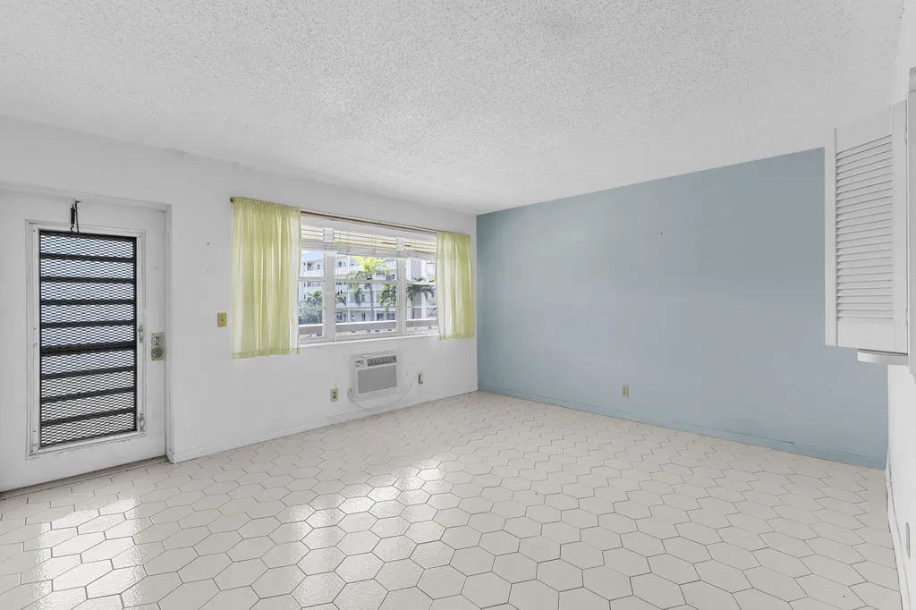 72 Ashby B Deerfield Beach FL 33442