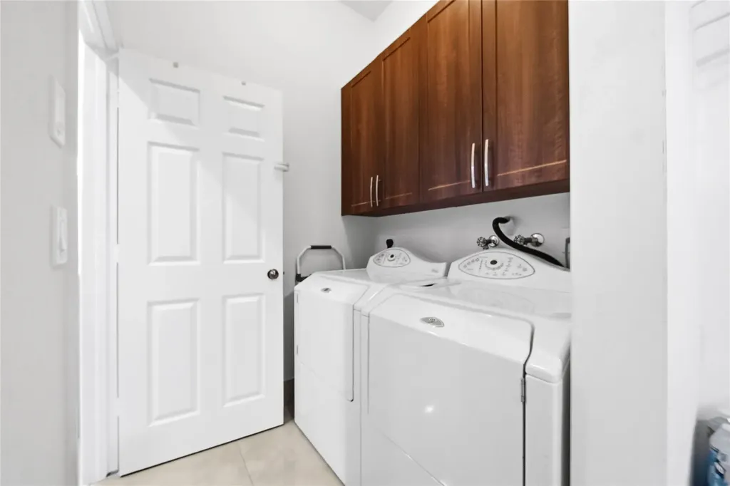 4916 SW 38th Way Hollywood FL 33312