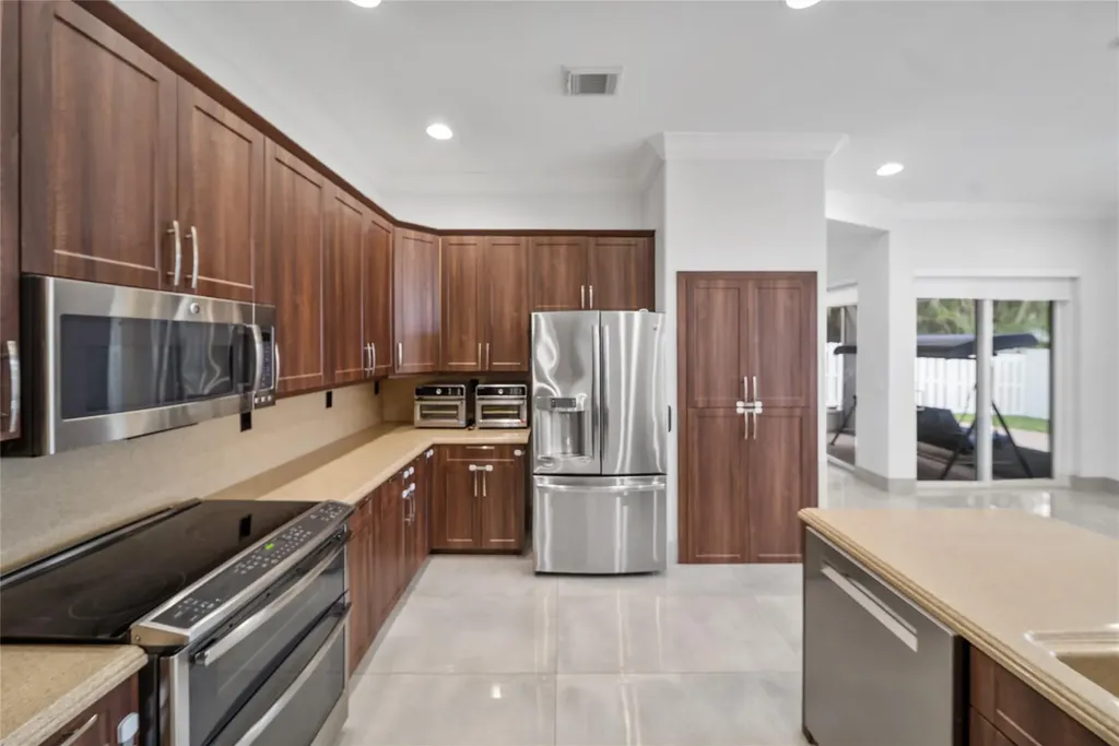 4916 SW 38th Way Hollywood FL 33312