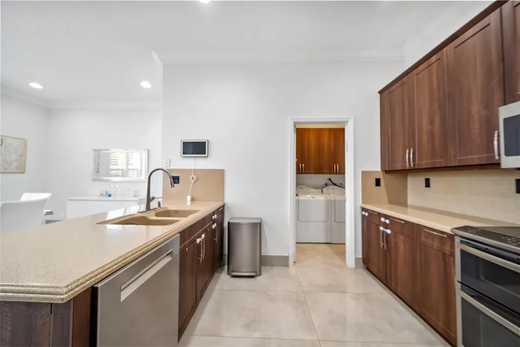 4916 SW 38th Way Hollywood FL 33312