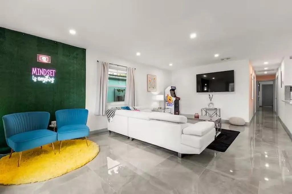 909 SW 16th Street Fort Lauderdale FL 33315
