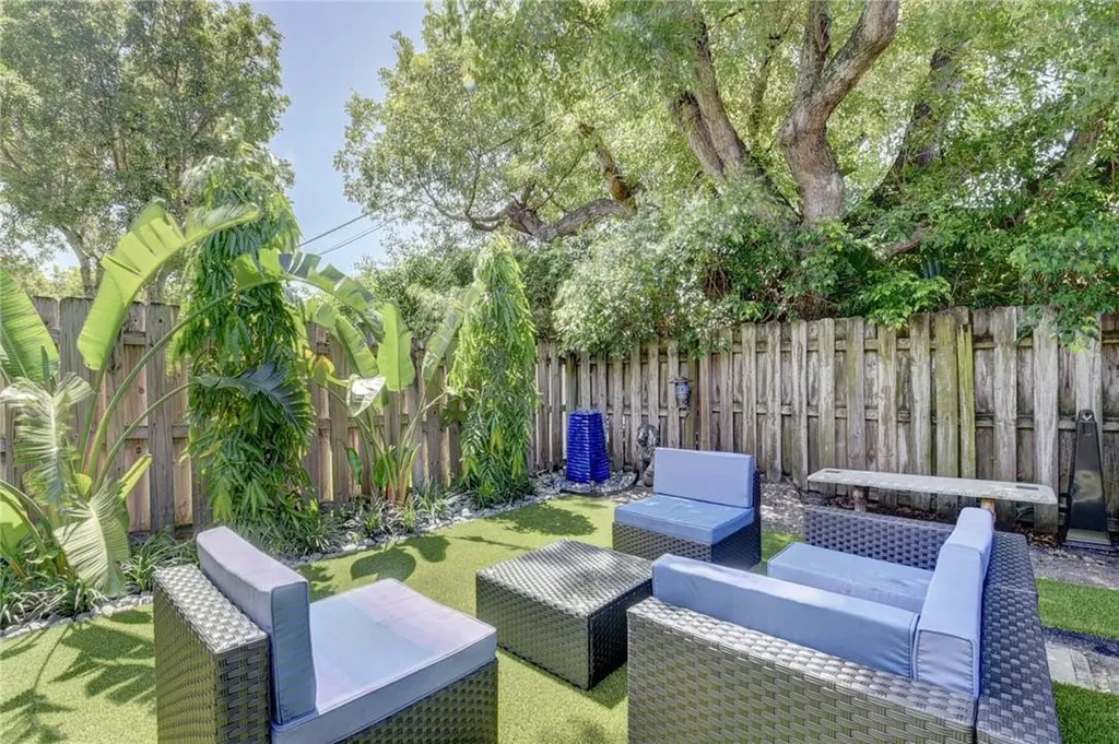 246 Avenue L Delray Beach FL 33483