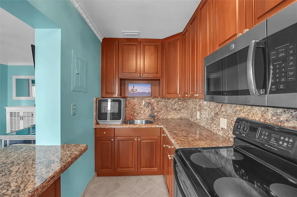 1187 Hillsboro Mile Hillsboro Beach FL 33062