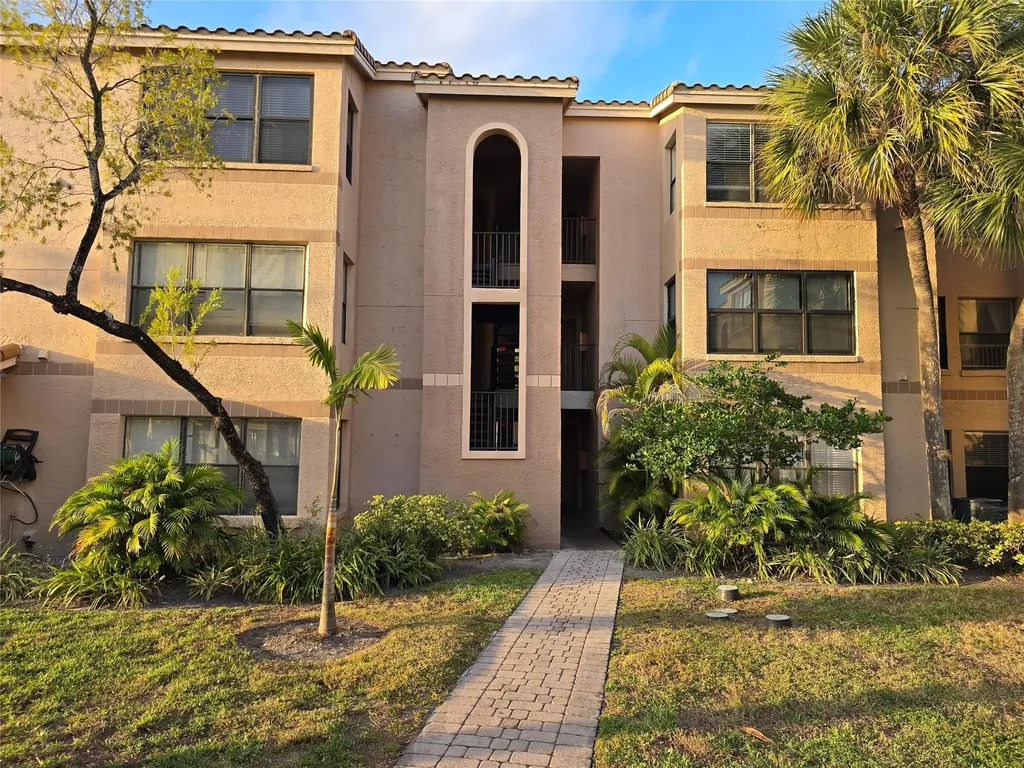 2846 S University Drive Davie FL 33328