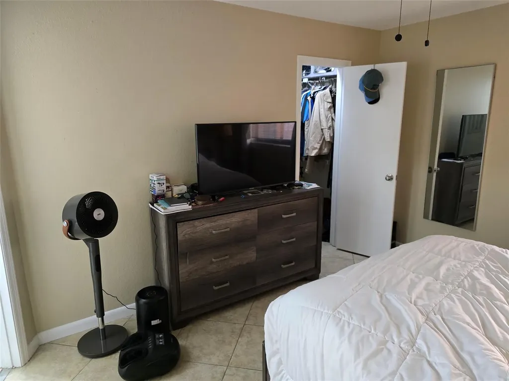 2846 S University Drive Davie FL 33328