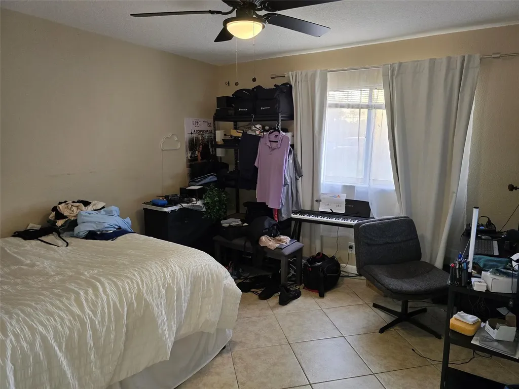 2846 S University Drive Davie FL 33328