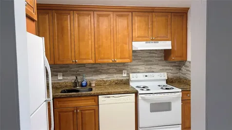 5515 N Lakewood Circle Margate FL 33063