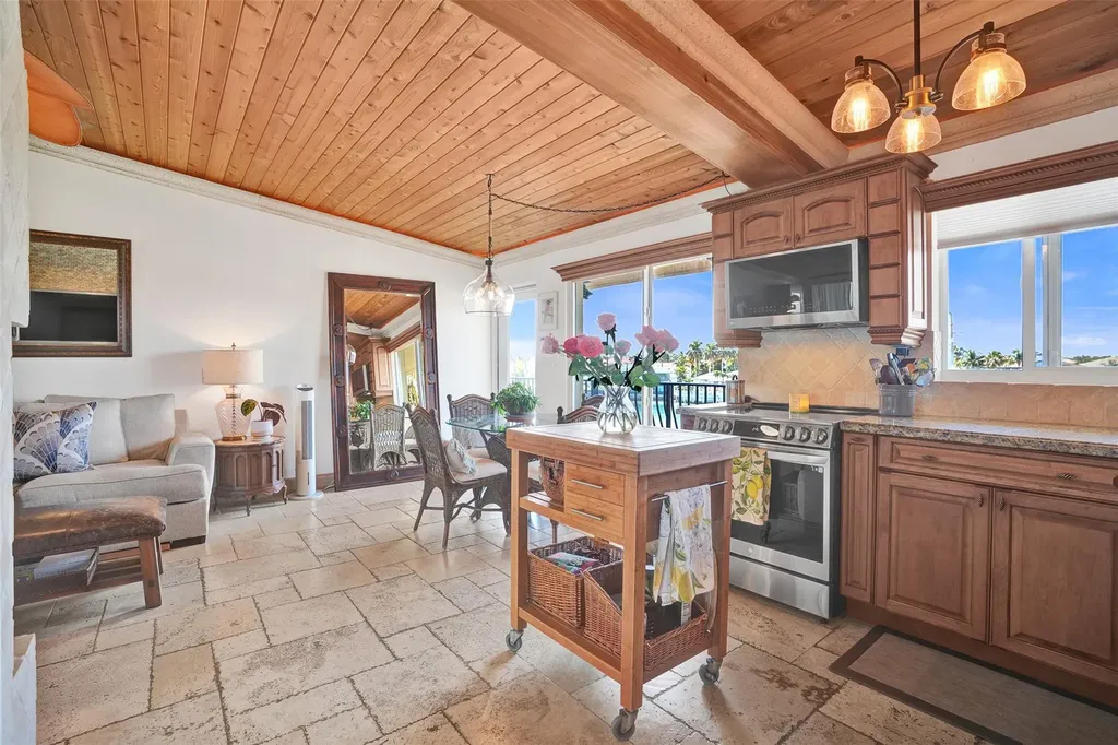 1039 Hillsboro Mile Hillsboro Beach FL 33062