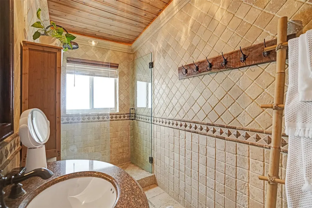 1039 Hillsboro Mile Hillsboro Beach FL 33062
