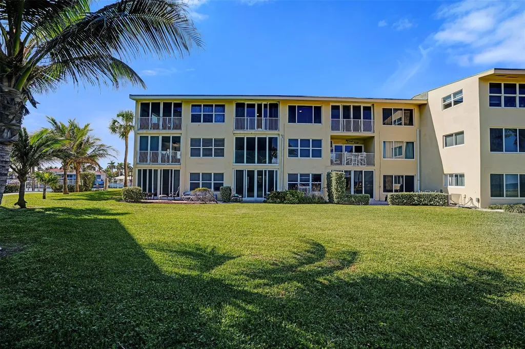 1039 Hillsboro Mile Hillsboro Beach FL 33062