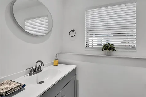712 NE 34th Court Oakland Park FL 33334