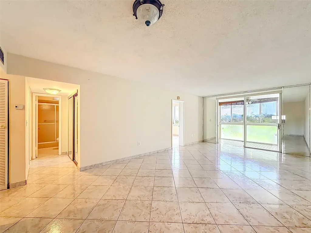 5935 Del Lago Circle Sunrise FL 33313
