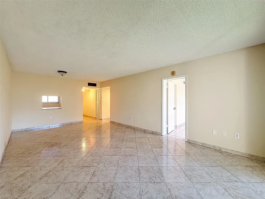 5935 Del Lago Circle Sunrise FL 33313