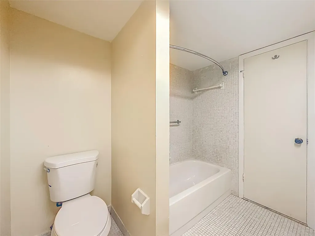 5935 Del Lago Circle Sunrise FL 33313