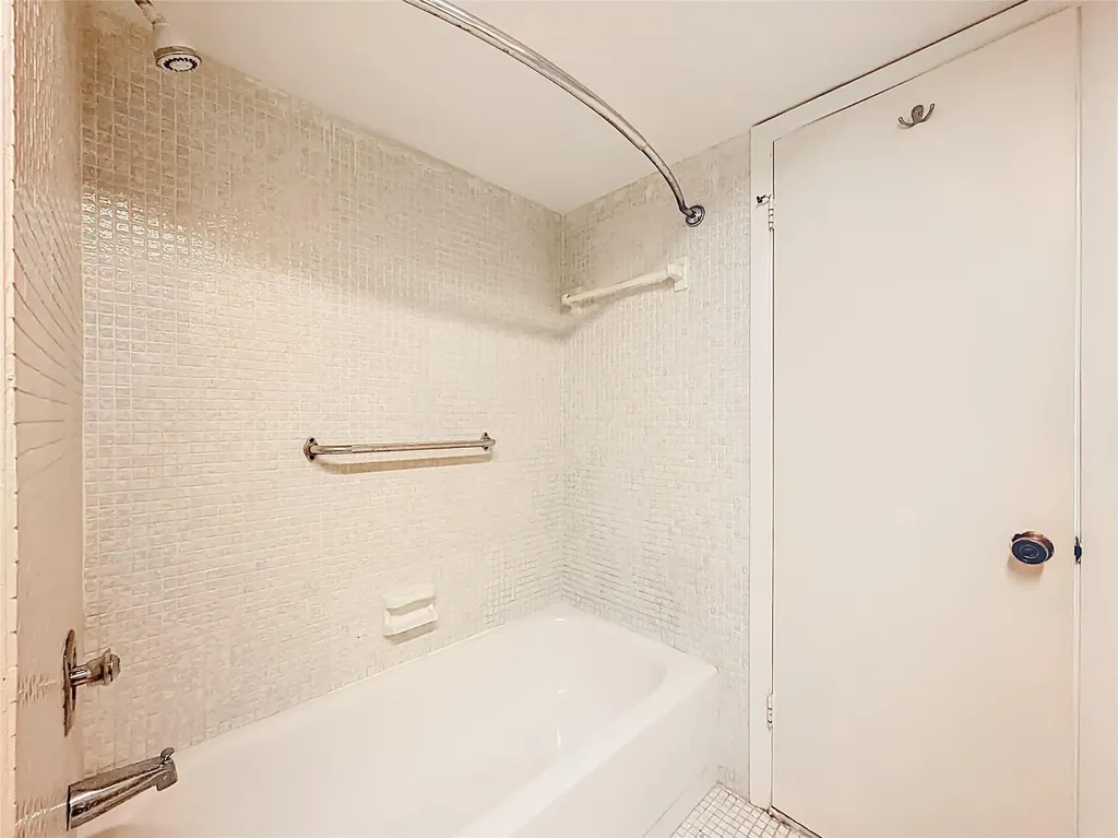 5935 Del Lago Circle Sunrise FL 33313