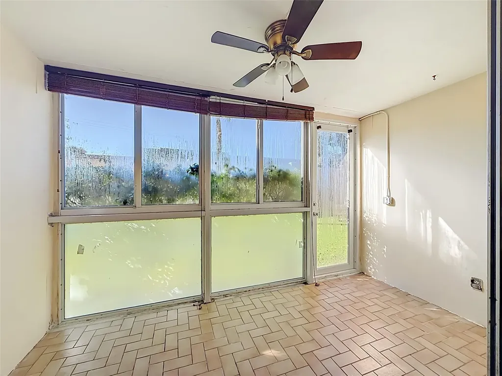 5935 Del Lago Circle Sunrise FL 33313