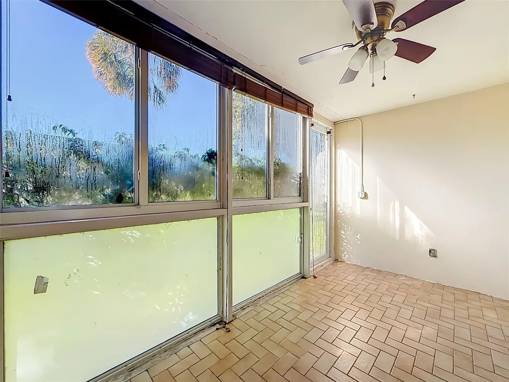 5935 Del Lago Circle Sunrise FL 33313