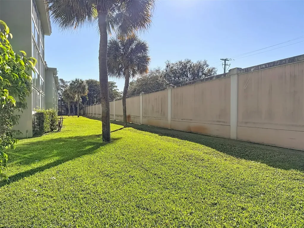 5935 Del Lago Circle Sunrise FL 33313