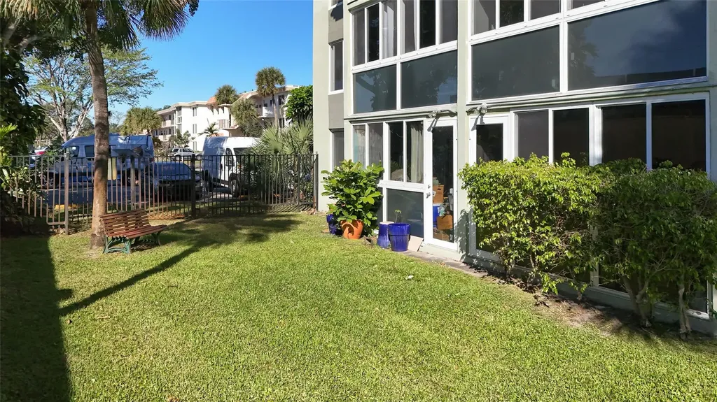 5935 Del Lago Circle Sunrise FL 33313