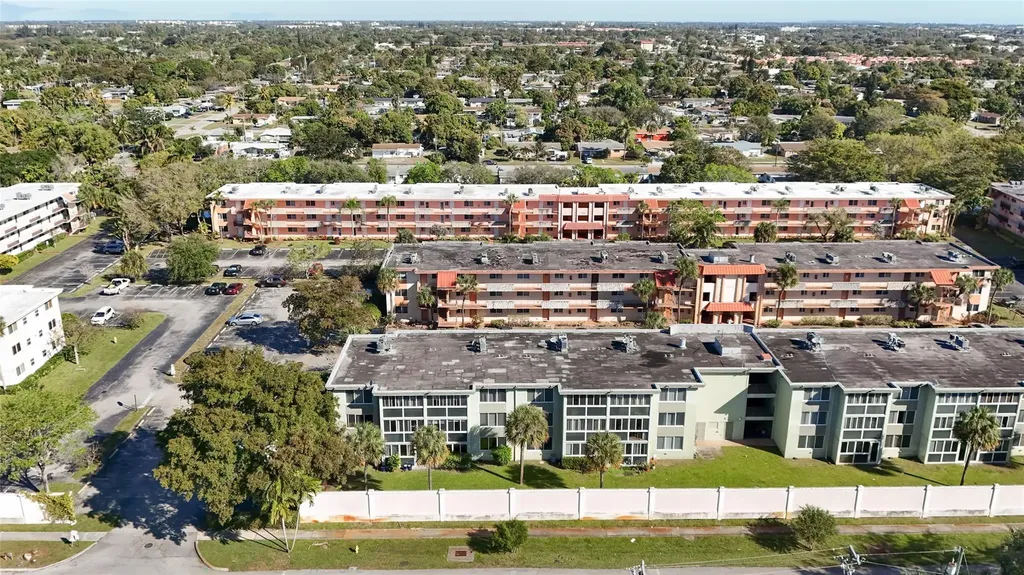 5935 Del Lago Circle Sunrise FL 33313