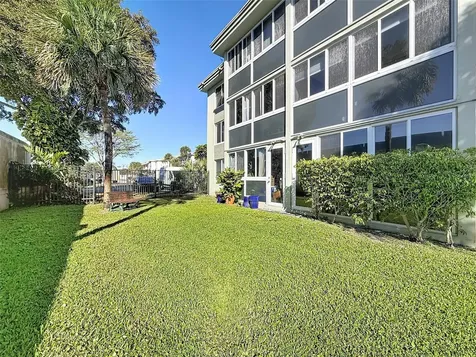 5935 Del Lago Circle Sunrise FL 33313