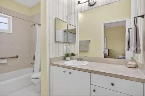 8204 Santa Monica Avenue Tamarac FL 33321