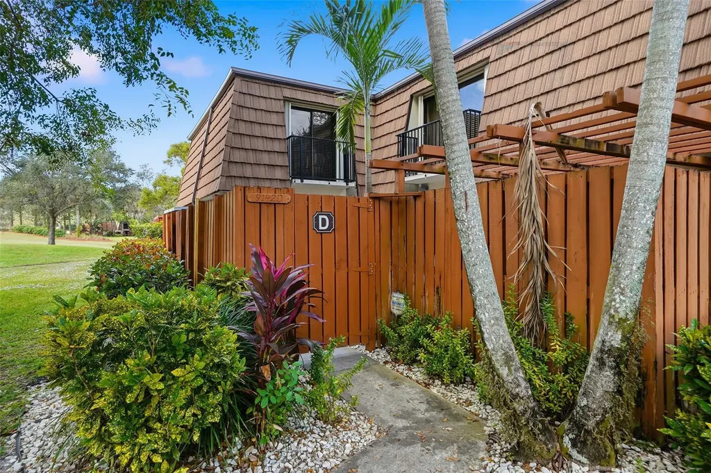 9142 SW 23rd Street Davie FL 33324