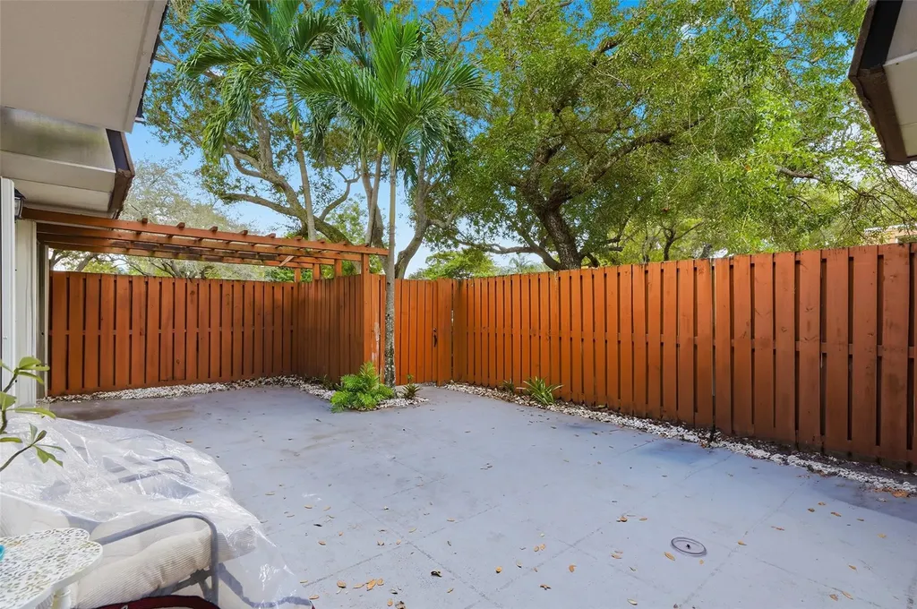 9142 SW 23rd Street Davie FL 33324