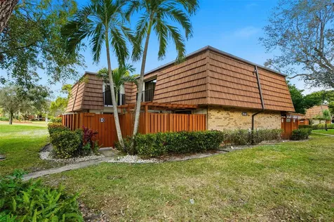 9142 SW 23rd Street Davie FL 33324