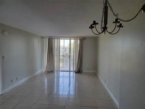 3121 NW 47th Terrace Lauderdale Lakes FL 33319