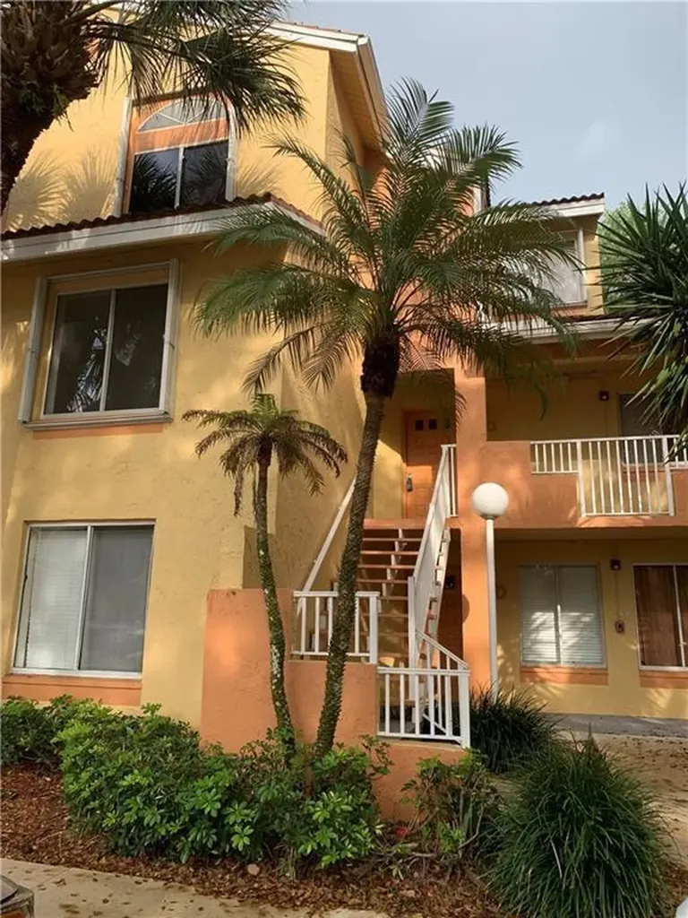 1043 Coral Club Drive Coral Springs FL 33071