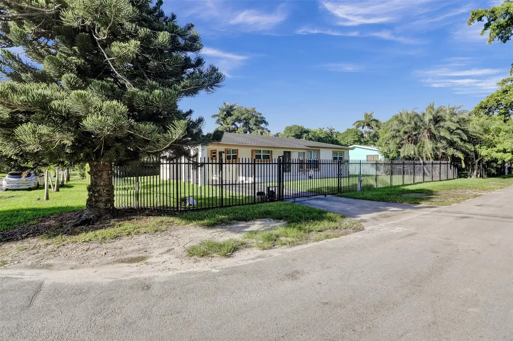 30 NE 139th Street North Miami FL 33161