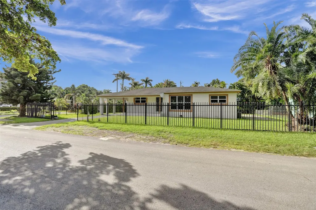30 NE 139th Street North Miami FL 33161