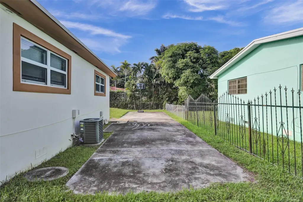 30 NE 139th Street North Miami FL 33161