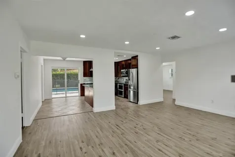 30 NE 139th Street North Miami FL 33161