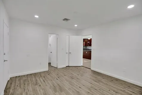30 NE 139th Street North Miami FL 33161