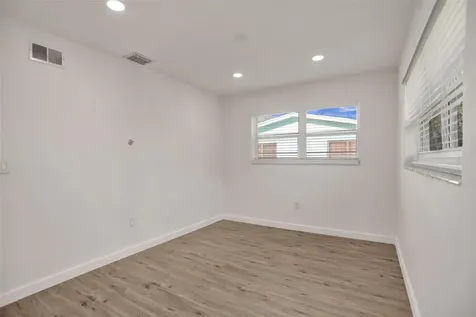 30 NE 139th Street North Miami FL 33161