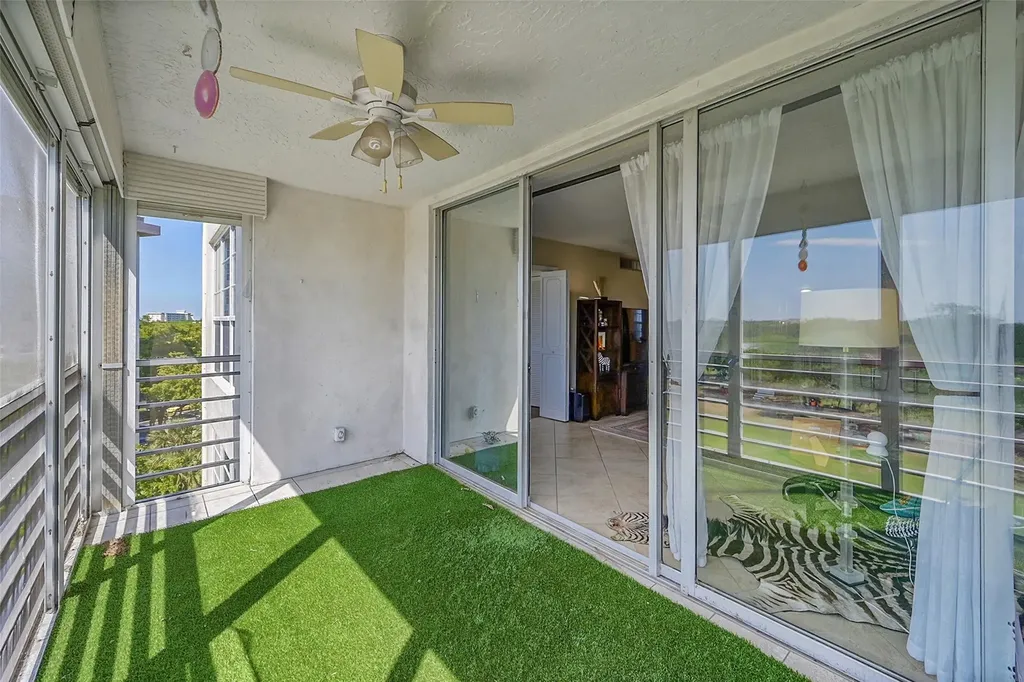 605 Oaks Drive Pompano Beach FL 33069