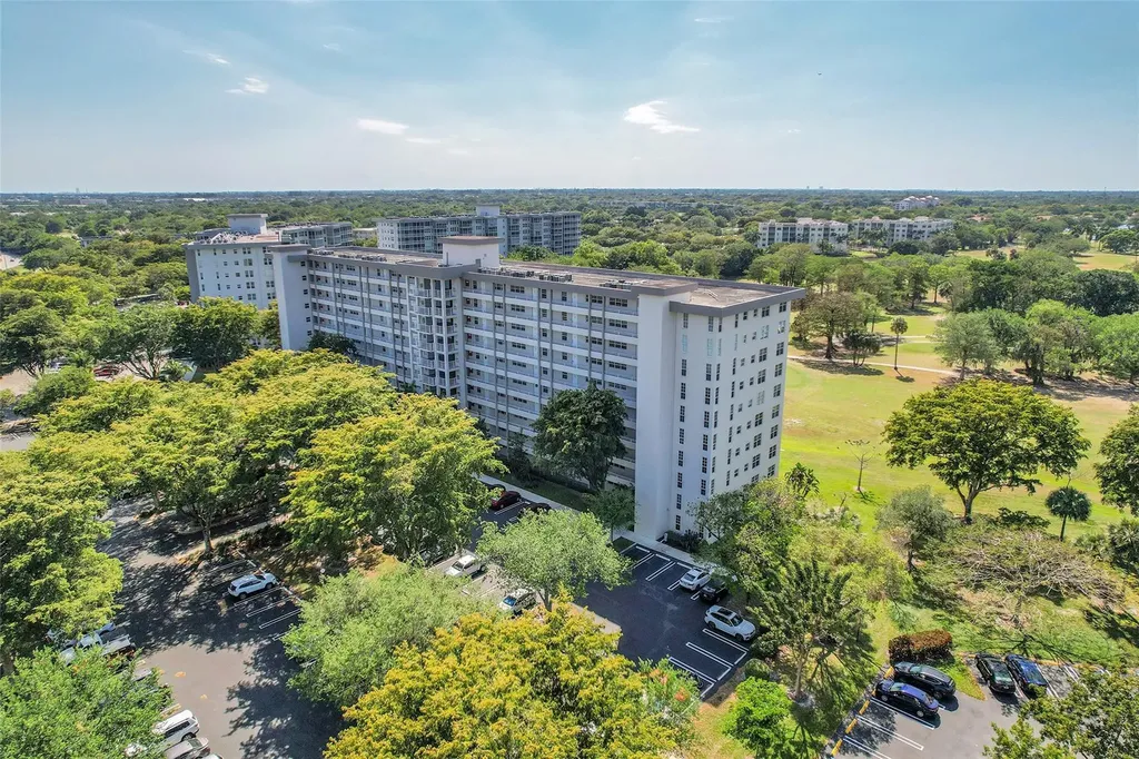 605 Oaks Drive Pompano Beach FL 33069