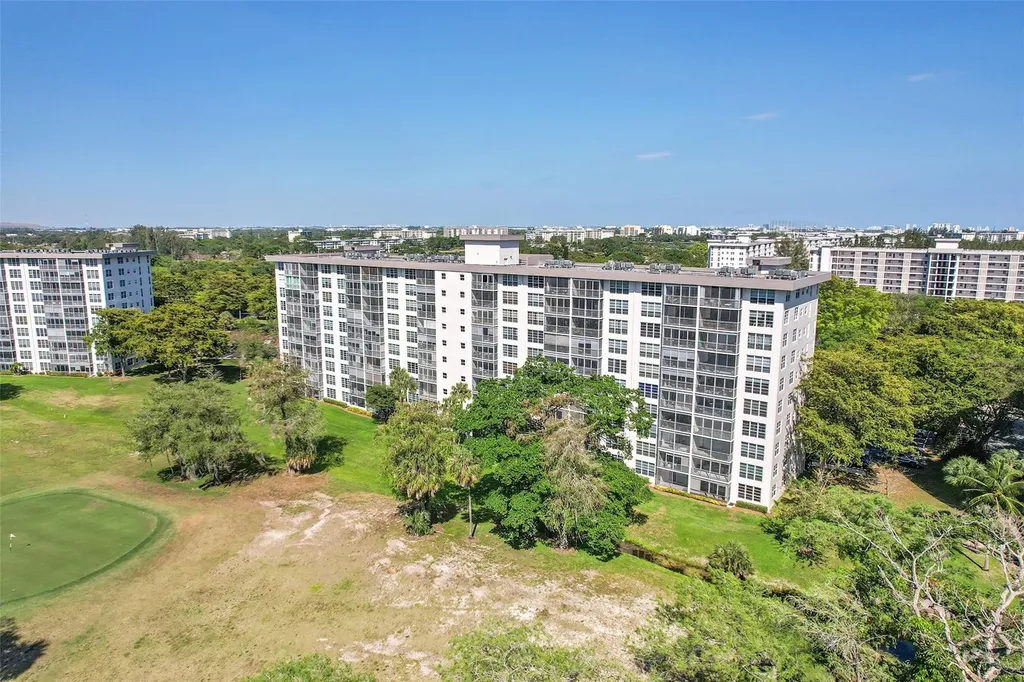 605 Oaks Drive Pompano Beach FL 33069