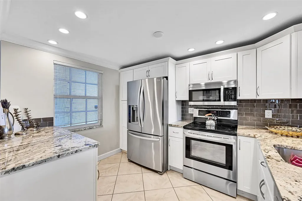 605 Oaks Drive Pompano Beach FL 33069