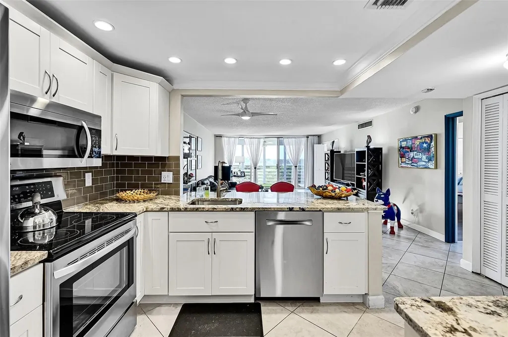 605 Oaks Drive Pompano Beach FL 33069