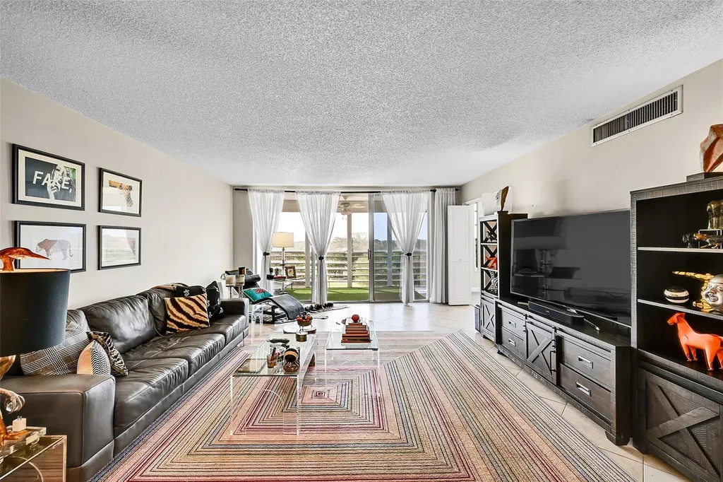 605 Oaks Drive Pompano Beach FL 33069