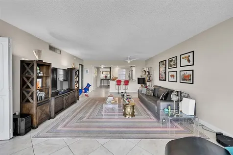 605 Oaks Drive Pompano Beach FL 33069