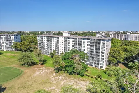 605 Oaks Drive Pompano Beach FL 33069
