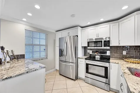 605 Oaks Drive Pompano Beach FL 33069